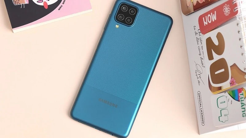 Samsung Galaxy A12 - sản phẩm chính hãng