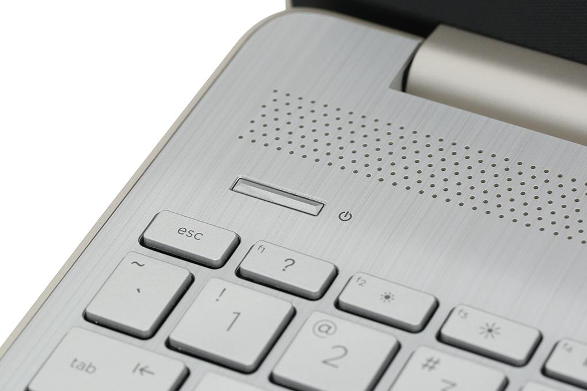 Laptop HP 15s-du3593TU - 63P89PA - (i5-1135G7/8GB RAM/256GB/15.6"HD/Win11)