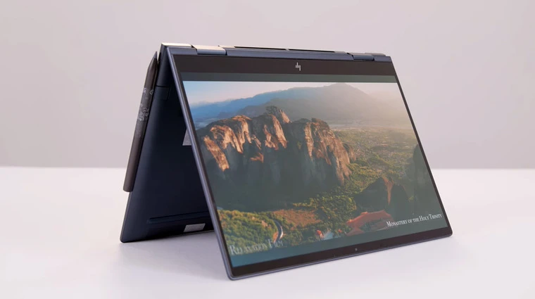 Laptop HP ENVY x360 13-bf0090TU (76B13PA) Nặng 1.34kg, dày 1.62cm, xoay 360 độ, sắc màu Xanh.