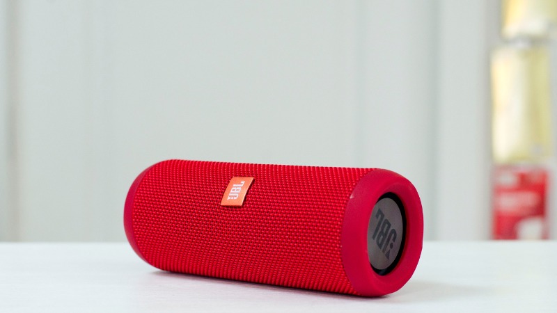 Loa Bluetooth là loại loa có khả năng kết nối không dây với nguồn phát âm thanh thông qua chuẩn Bluetooth