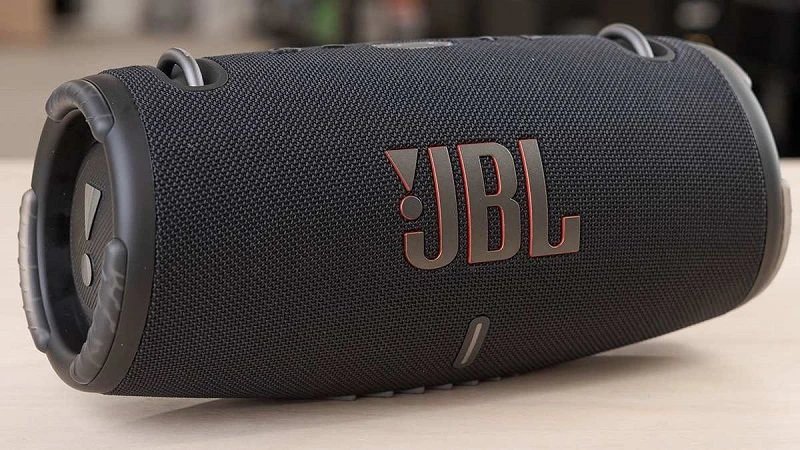 Âm thanh của JBL Xtreme 4 có chút trong trẻo và chi tiết hơn so với JBL Xtreme 3 Âm thanh của JBL Xtreme 4 có chút trong trẻo và chi tiết hơn so với JBL Xtreme 3