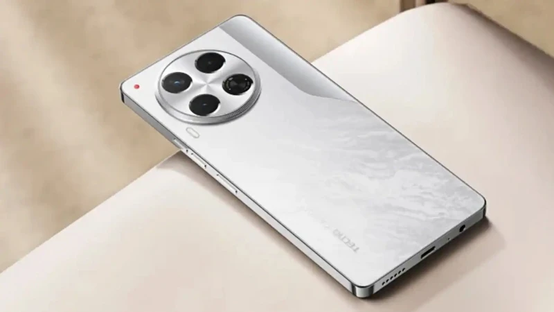 Tecno Camon 30. Tần số quét 120Hz và độ sáng tối đa 1300 nits.