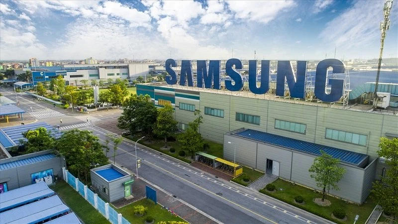 Một chiếc đồng hồ thông minh Samsung Watch được tạo ra thông qua quá trình sản xuất và lắp ráp tinh vi Một chiếc đồng hồ thông minh Samsung Watch được tạo ra thông qua quá trình sản xuất và lắp ráp tinh vi