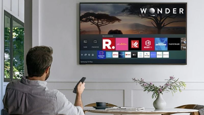 Màn hình 85 inch, độ phân giải 4K UHD sắc nét. Màn hình 85 inch, độ phân giải 4K UHD sắc nét.