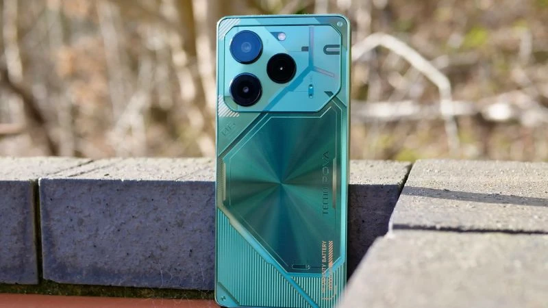 Màn hình 6.78 inch. Màn hình 6.78 inch.