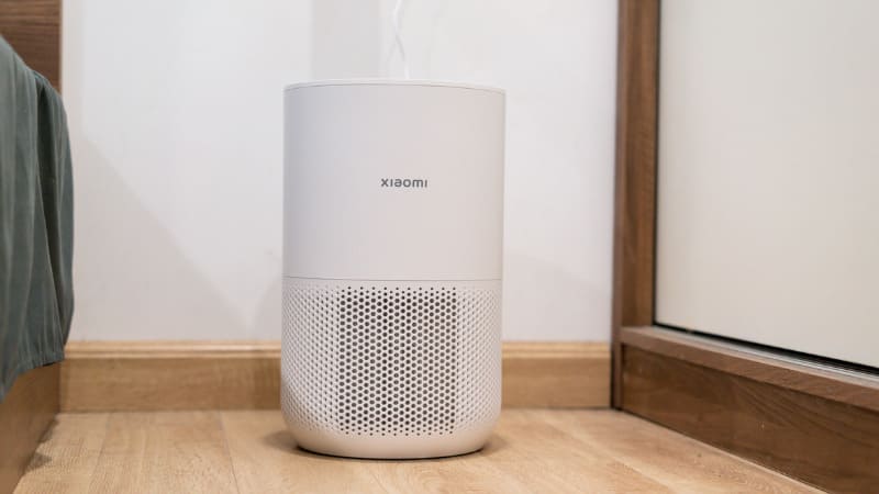 Một trong những yếu tố dễ nhận thấy nhất ở máy lọc không khí Xiaomi chính là thiết kế mang phong cách tối giản đặc trưng