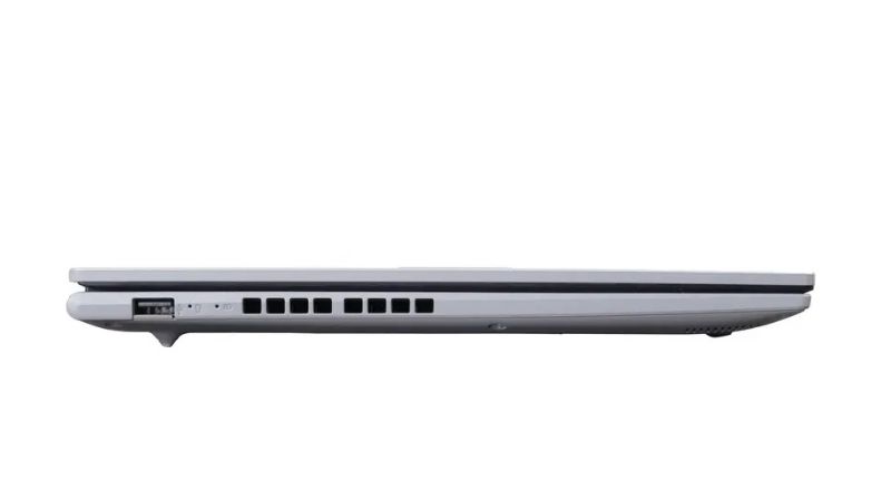 Laptop ASUS Vivobook 15 X1502VA-BQ886W đa dạng các cổng kết nối ổn định