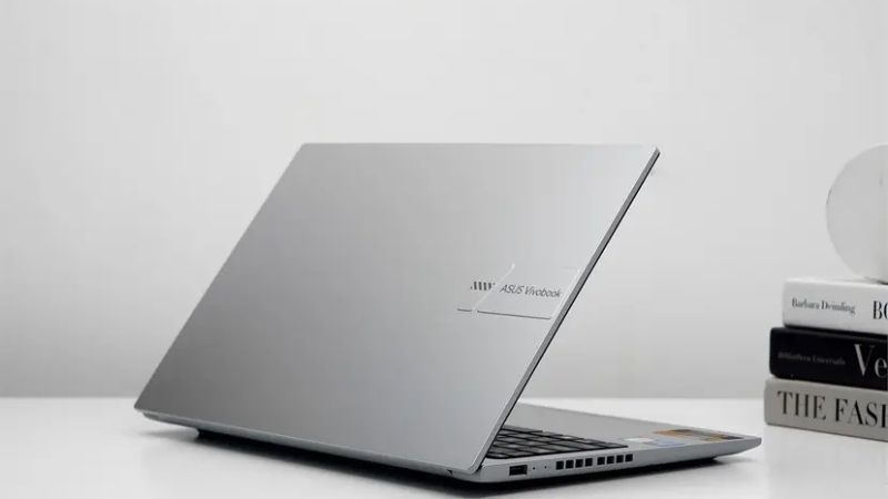 Laptop ASUS Vivobook 15 X1502VA-BQ886W là một chiếc laptop bền bỉ, cân bằng giữa hiệu năng và giá trị sử dụng với mức giá hợp lý