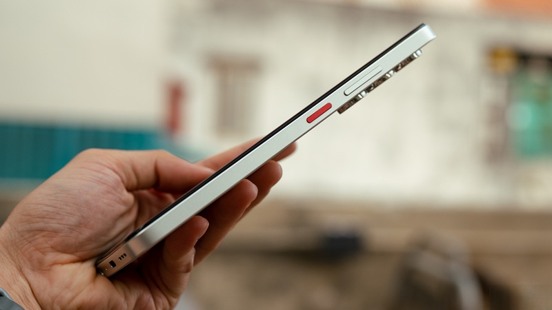 Nubia V80 Max được trang bị viên pin dung lượng lớn 6000mAh