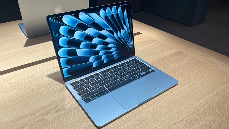 MacBook Air M5 là lựa chọn đáng nâng cấp cho một chiếc MacBook Air “dùng lâu không bí”, ưu tiên đa nhiệm nặng MacBook Air M5 là lựa chọn đáng nâng cấp cho một chiếc MacBook Air “dùng lâu không bí”, ưu tiên đa nhiệm nặng