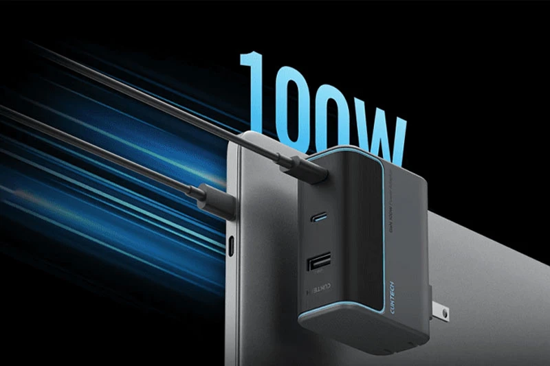 2 cổng USB-C và 1 cổng USB-A có thể sạc nhiều thiết bị cùng lúc. 2 cổng USB-C và 1 cổng USB-A có thể sạc nhiều thiết bị cùng lúc.