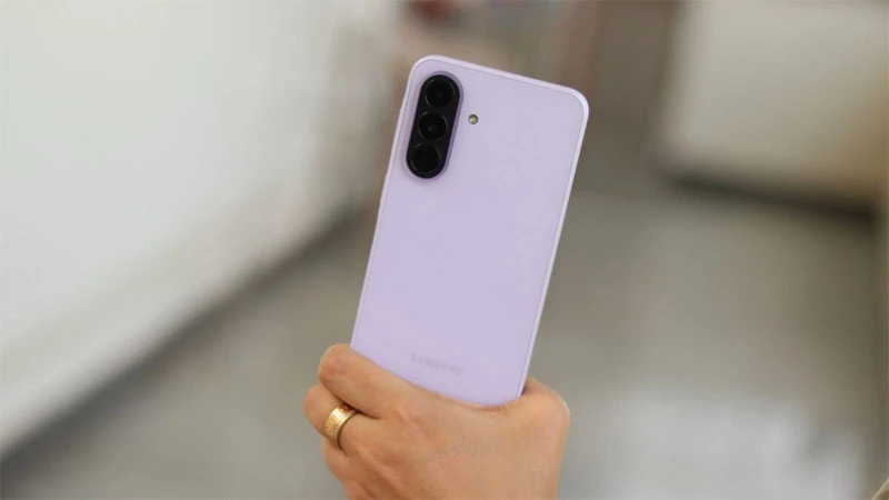 Samsung Galaxy A27 thiết kế theo phong cách tối giản. Samsung Galaxy A27 thiết kế theo phong cách tối giản.
