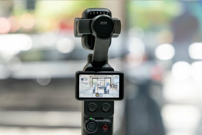 Mua Camera cầm tay DJI Osmo Pocket 4P Vlog Combo tại Hoàng Hà Mobile. Mua Camera cầm tay DJI Osmo Pocket 4P Vlog Combo tại Hoàng Hà Mobile.