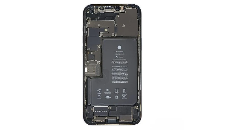 Dấu hiệu cần thay pin, iPhone 13 Pro Max sập nguồn khi pin vẫn còn khoảng 20 đến 30%. Dấu hiệu cần thay pin, iPhone 13 Pro Max sập nguồn khi pin vẫn còn khoảng 20 đến 30%.