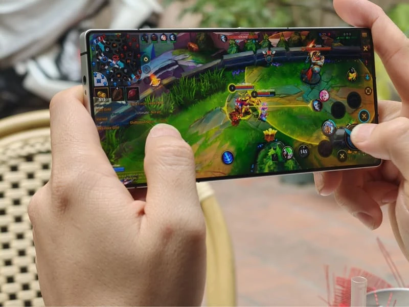 Phím cảm ứng vai của điện thoại REDMAGIC có thể được gán vào các nút trong game Phím cảm ứng vai của điện thoại REDMAGIC có thể được gán vào các nút trong game