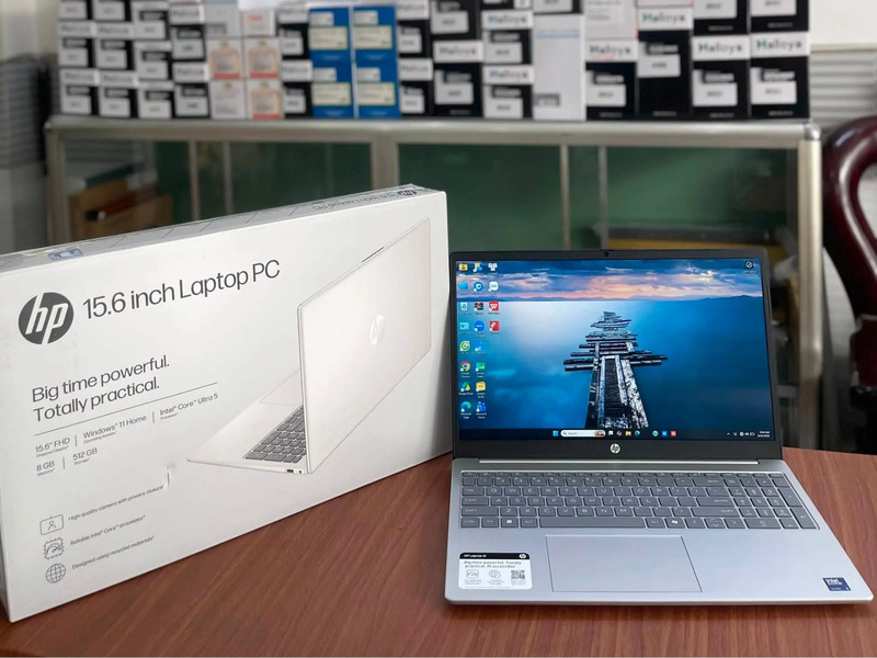 Intel AI Boost hỗ trợ các tác vụ AI tương thích trên laptop HP AI 15-fd2050wm D4JK5UA